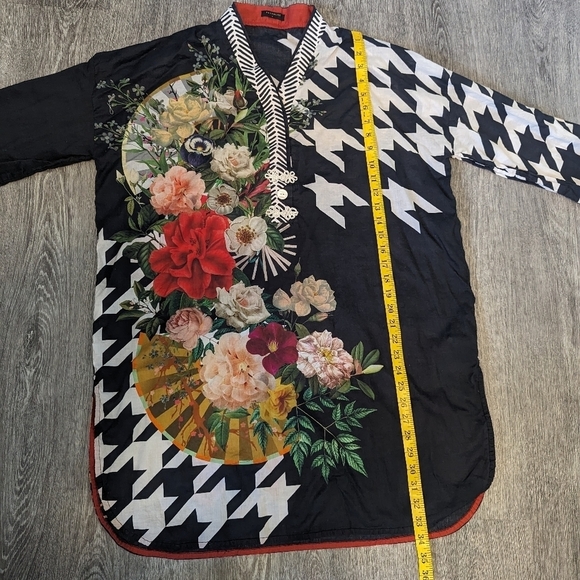 WOMAN'S Sapphire Pakistani Lawn Suit Top- Floral Dynasty-Black/White- Size Large - Picture 3 of 5